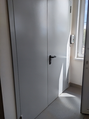 Дверь для грузового лифта Дверь для грузового лифта