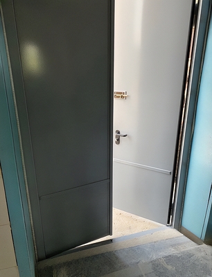 Высокие стальные ворота Высокие стальные ворота