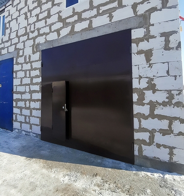 Ворота коричневого цвета Ворота коричневого цвета