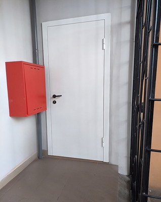Дверь в служебное помещение Дверь в служебное помещение