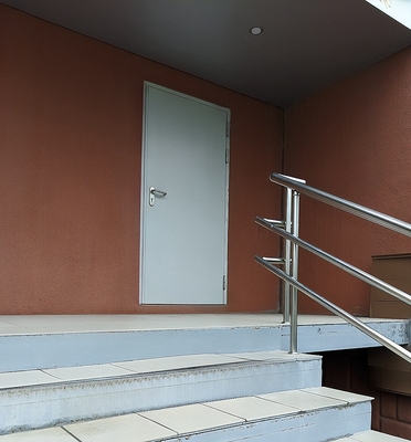 Дверь в МКД Дверь в МКД