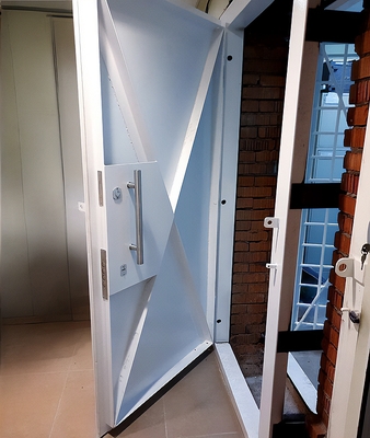 Усиленная дверь