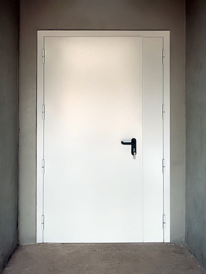 Белая полуторная дверь Белая полуторная дверь