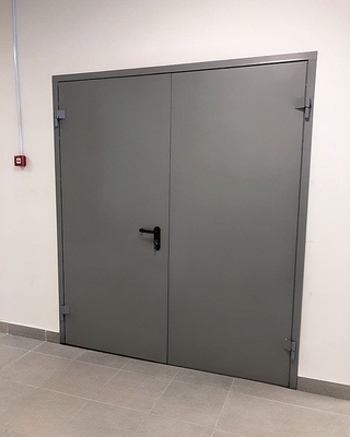 Огнеупорная распашная дверь