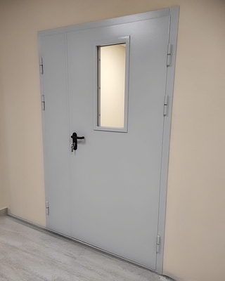 Полуторная дверь со стеклом