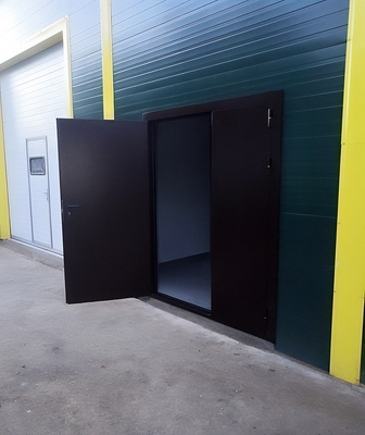 Коричневая огнеупорная дверь