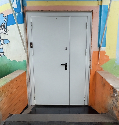 Уличная противопожарная дверь