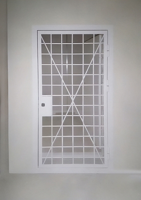 Дверь КХН с решеткой Дверь КХН с решеткой