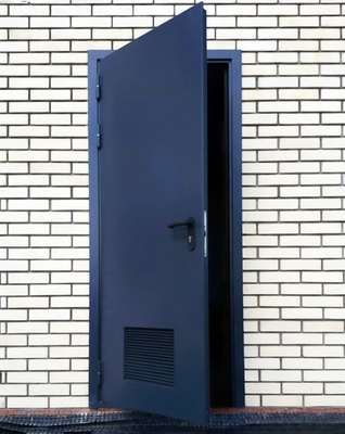 Уличная дверь с вентрешеткой