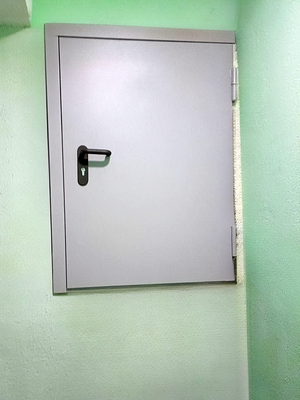 Одностворчатый люк в стене Одностворчатый люк в стене