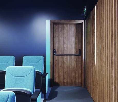 Дверь с ручкой-перекладиной Дверь с ручкой-перекладиной