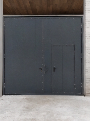 Металлические ворота с калиткой Металлические ворота с калиткой