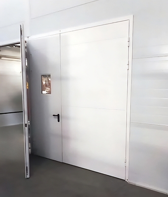 Ворота с окном в двери Ворота с окном в двери