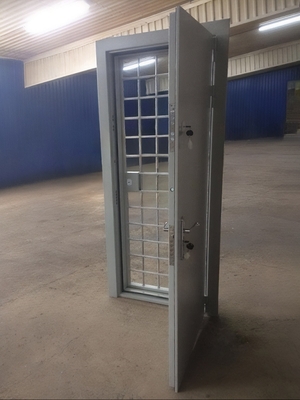 Дверь для комнат хранения