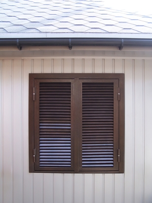 Ставни коричневого цвета Ставни коричневого цвета